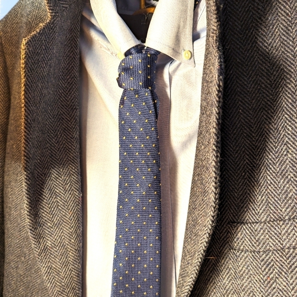 💙 Joseph Abboud Mens Tie Blue with gold hexagons 100% Silk Vintage